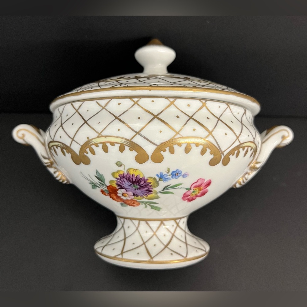Elios Hand Painted Point Main Petite Porcelain Tureen